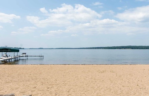 Pequot Lakes Casa | Perfect Beach on Whitefish Gold Coast