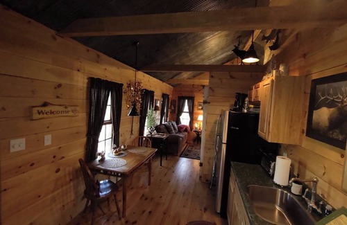 Benezette Cabina | Perfect Benezette Cabin. Nestled in the woods, yet close to attractions. .
