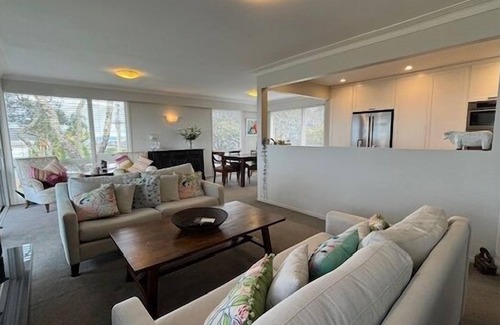 Castor Bay Casa | Perfect blend of nature and comfort .