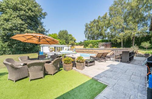 Maidstone Casa | Perfect Booking Luxury Home With Pool and Gym
