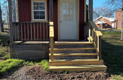 Calhoun Cabina | Perfect cabin with a pond! Peaceful place to fish, kayak or enjoy nature.