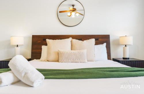 Clarksville Casa | Perfect Central Location w Free Prkg and Cozy Beds
