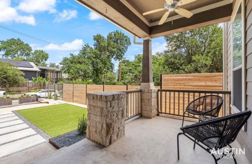 Clarksville Casa | Perfect Central Location w Free Prkg and Cozy Beds
