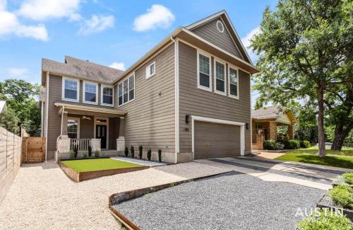 Clarksville Casa | Perfect Central Location w Free Prkg and Cozy Beds