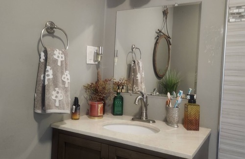 Downey Cama Y Desayuno | Perfect charming home with ac