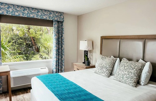 Key Largo Hotel | Perfect Choice! With Stunning Views of the Island, Private Beach, Pet-Friendly