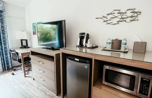 Key Largo Hotel | Perfect Choice! With Stunning Views of the Island, Private Beach, Pet-Friendly