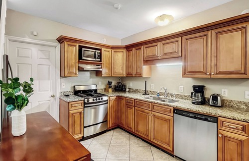 Savannah Victorian District Casa | Perfect Downtown Getaway- Walk to Top Attractions