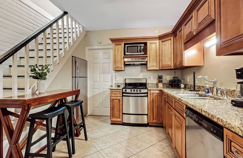 Savannah Victorian District Casa | Perfect Downtown Getaway- Walk to Top Attractions