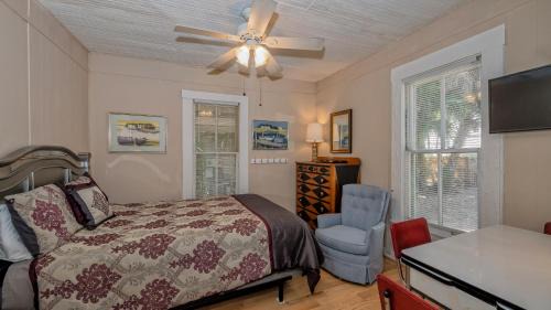 Central Sarasota Apartamento | Perfect Downtown Space-Walk to Library, Theater