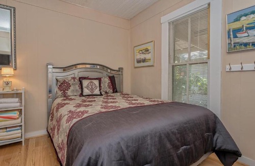 Central Sarasota Apartamento | Perfect Downtown Space-Walk to Library, Theater