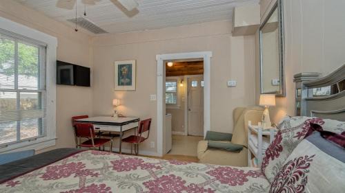 Central Sarasota Apartamento | Perfect Downtown Space-Walk to Library, Theater