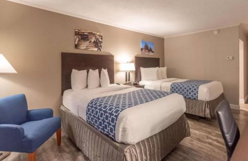 Bethlehem Casa | Perfect Escape! 3 Great Units, Pool, Restaurant, Near SteelStacks, Pet Friendly!