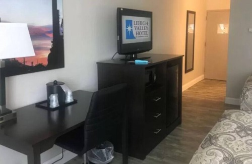 Bethlehem Casa | Perfect Escape! 3 Great Units, Pool, Restaurant, Near SteelStacks, Pet Friendly!