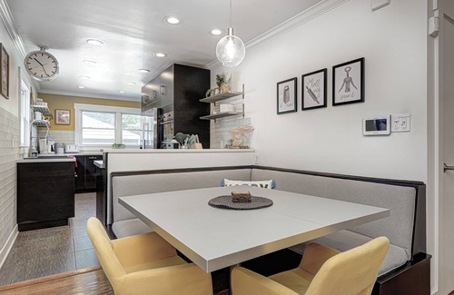 Broad Ripple Casa | Perfect Fall Getaway: Hot Tub, Bikes, & Dog Friendly in Heart of Broad Ripple!