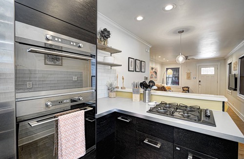 Broad Ripple Casa | Perfect Fall Getaway: Hot Tub, Bikes, & Dog Friendly in Heart of Broad Ripple!