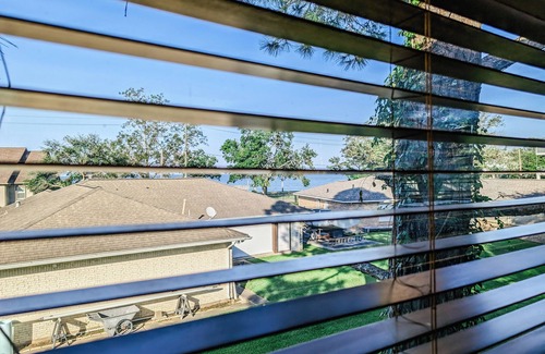 Bacliff Casa | Perfect Family Escape: Playground, Fire Pit, Games & Boat Parking Near Kemah!