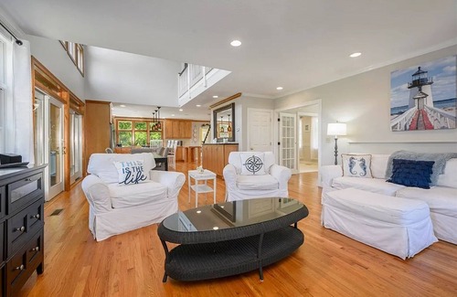 West Barnstable Casa | Perfect Family getaway Private Peaceful Newly Remodeled home on The Cape