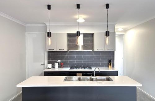 Kalkallo Casa | Perfect Family Home w Garage Near Parks & Donnybrook
