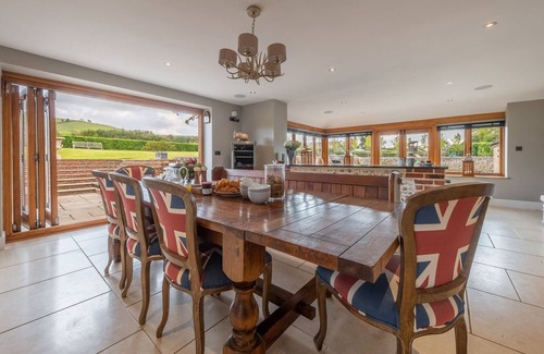 Sydling St Nicholas Casa | Perfect for a large family or friends gathering for special celebrations and holidays, Ham Farm has