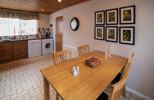 Bushmills Cabaña | Perfect for 2 on Causeway Coastal Route! Near Giants Causeway, Golf Courses