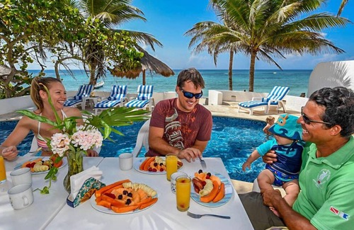 Akumal Villa | Gran casa asequible en una prístina playa de arena en Akumal. Alquiler 4 - 7 dormitorios