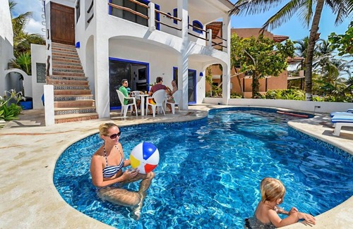 Akumal Villa | Gran casa asequible en una prístina playa de arena en Akumal. Alquiler 4 - 7 dormitorios