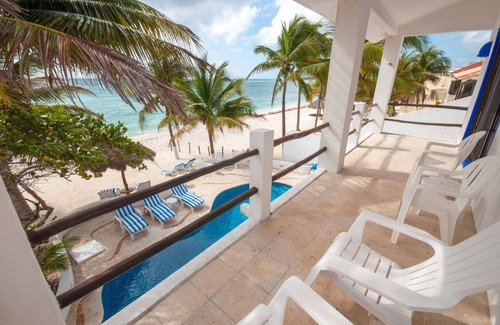 Akumal Villa | Gran casa asequible en una prístina playa de arena en Akumal. Alquiler 4 - 7 dormitorios