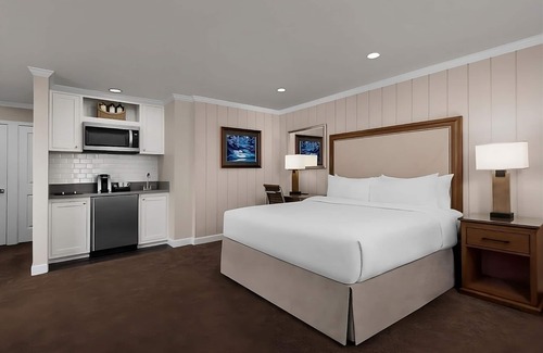 Napa Hotel | Perfect for a Quick City Escape! Minutes from Darioush Winery, Free Parking!