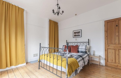 Exeter Casa | Perfect for contractors and families!