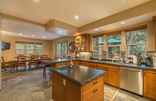 Tahoe Woods Casa | Perfecto para parejas / escapada de grupo. Esta gran casa de diversión de lujo no decepcionará