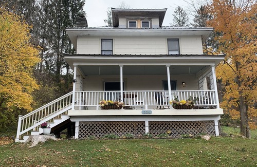 Livingston Manor Casa | Perfect for entertaining. In-town hide-away Pet friendly