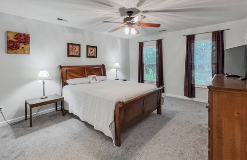 Greensboro Casa | Perfect for Extended Stays! Spacious 4-bedroom, Great Location!