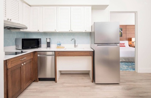 Park Shore Hotel | Perfect for Family Beach Stay! Spacious Suite w/ Fully Equipped Kitchen | Pool