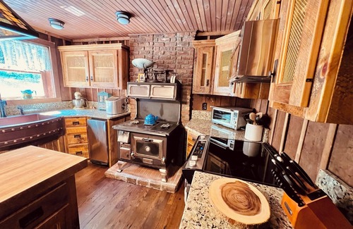 Topton Cabina | Perfect for Family Reunions and Corporate Groups or as a couples getaway