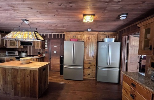 Topton Cabina | Perfect for Family Reunions and Corporate Groups or as a couples getaway