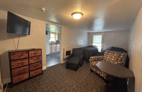 Gypsum Apartamento | Perfect for fishing groups! Port Clinton guest unit w/AC, boat parking/plug in
