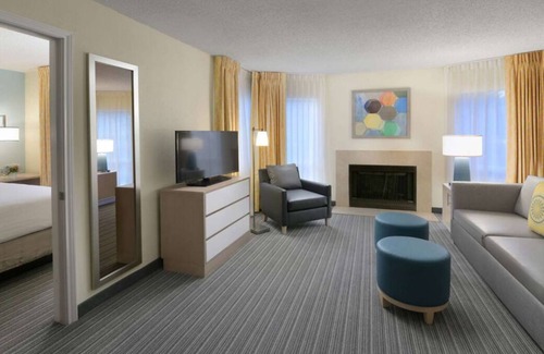 Houston Casa | Perfect for Groups! 3 Spacious Units, Pool, Free Breakfast and Parking!