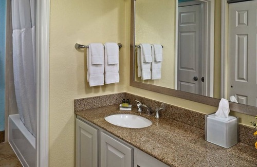 Houston Casa | Perfect for Groups! 3 Spacious Units, Pool, Free Breakfast and Parking!