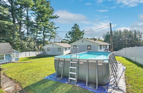 Monticello Casa | Perfect for Groups/Families! 5 Cabins, Pool, GameRoom & 30+ Beds at The Highland