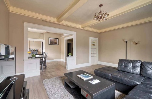 King Apartamento | Perfect for Groups Prime Spot 3BR Sleeps 7