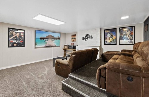 South Perry District Casa | Perfect for groups-Theater & Arcade close to dwtn!