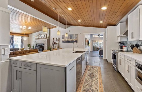 South Perry District Casa | Perfect for groups-Theater & Arcade close to dwtn!