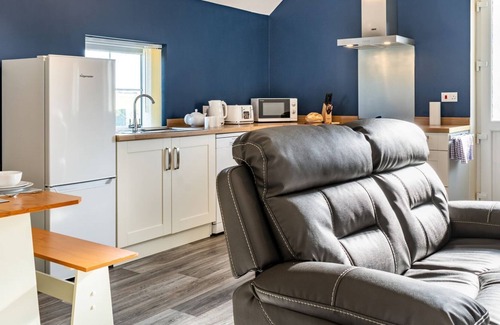 Whitland Cabaña | 2 bedroom accommodation in Red Roses, near Pendine