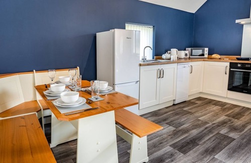 Whitland Cabaña | 2 bedroom accommodation in Red Roses, near Pendine