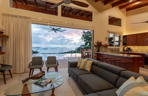 Ballena Casa | Perfect for multiple couples & families/luxurious/huge ocean view/gated/private