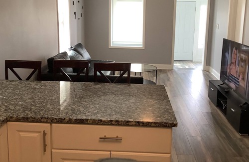 Waukegan Casa | Perfect for Navy Graduates, leisure, business