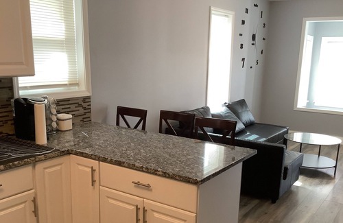 Waukegan Casa | Perfect for Navy Graduates, leisure, business