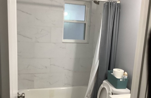 Waukegan Casa | Perfect for Navy Graduates, leisure, business