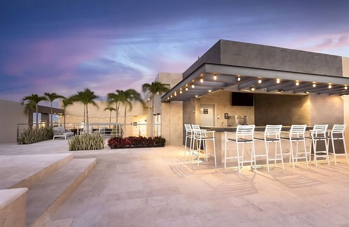 Xcumpich Casa | Perfect For The Whole Family! 2 Relaxing Units, Free Parking & Breakfast, Pool